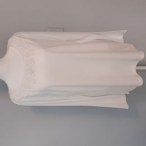 Lg Carolyn Taylor Ivory Tunic Pullover Long Sleeve Top Embroidered Flower Neck